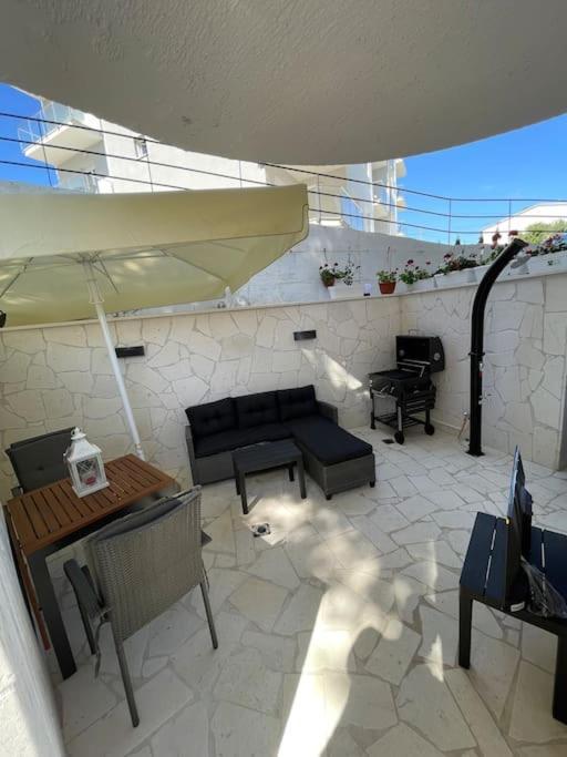 Seaesta Holiday- Modern Studio Appartement Trogir Buitenkant foto